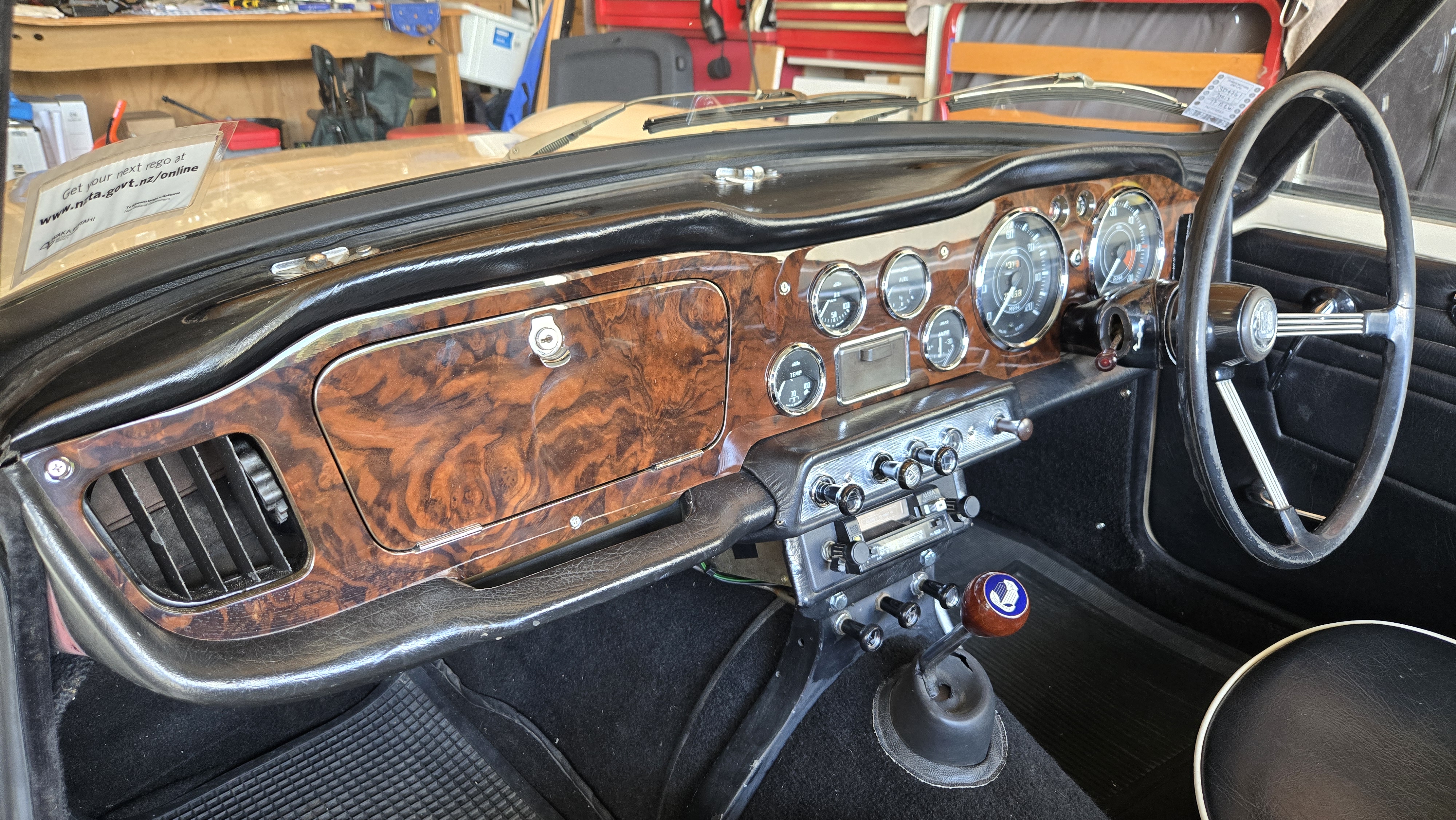 Triumph TR4 walnut dashboard