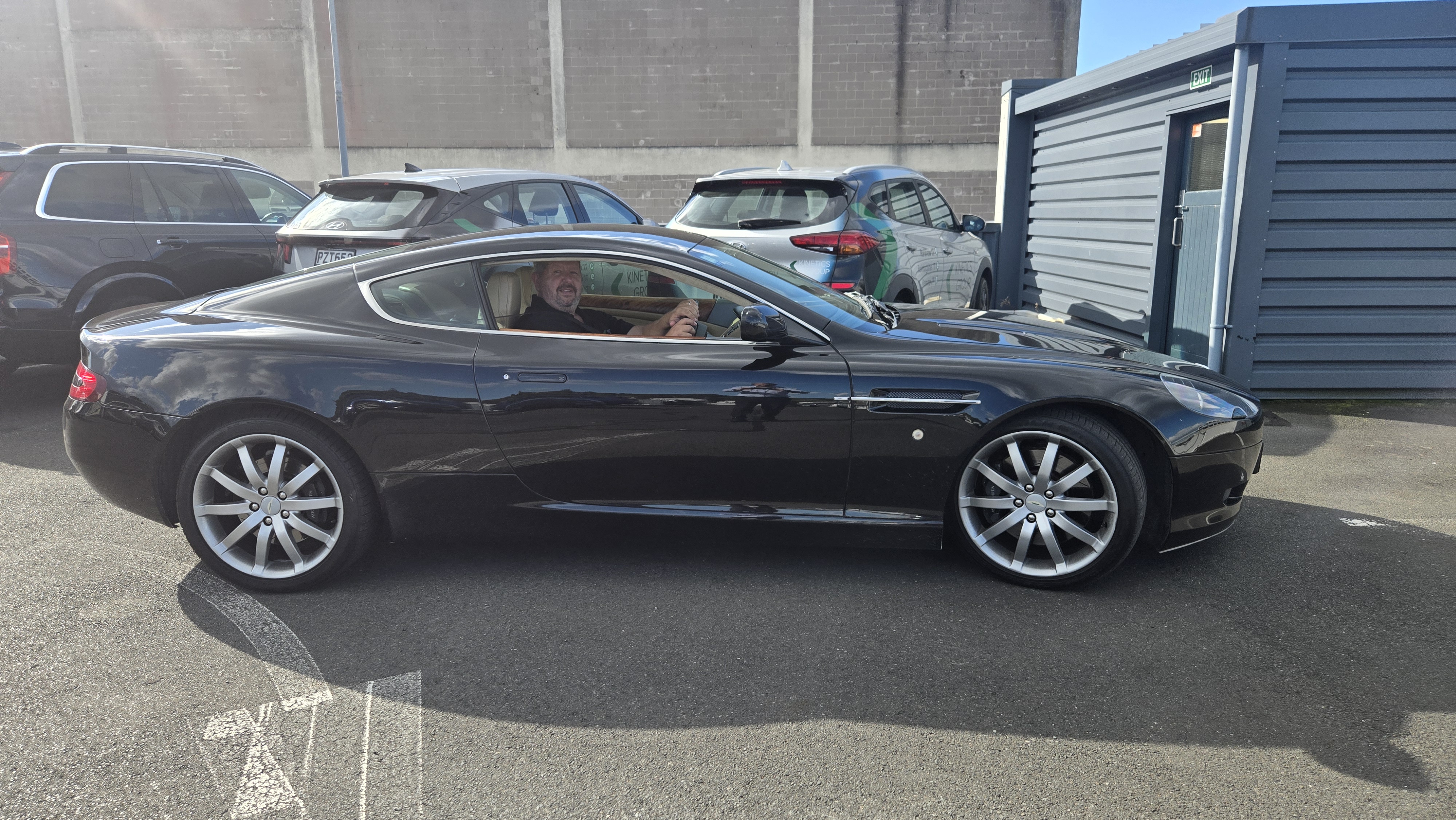 Aston Martin DB9