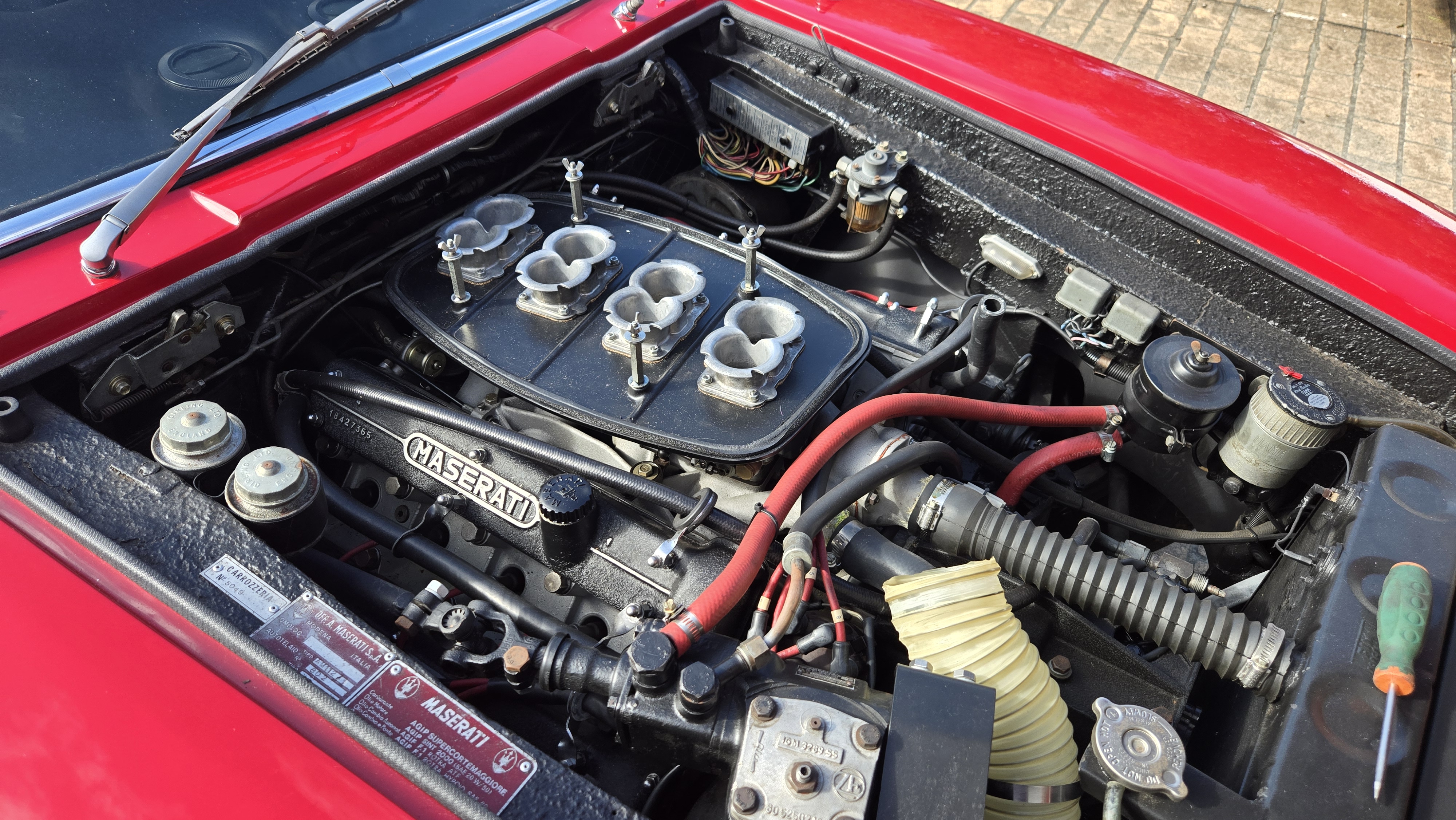 Maserati Mexico engine — Weber carburettors